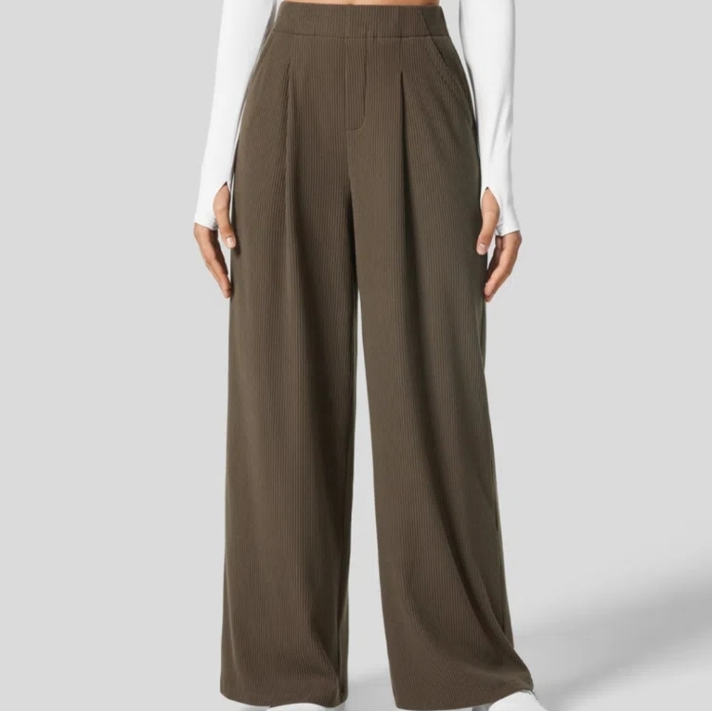 HALARA Wide Leg Pants in Brown